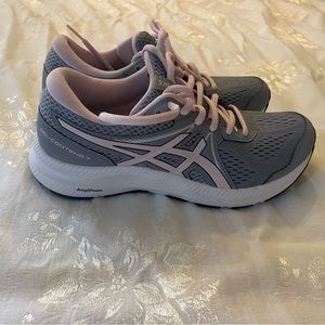 ASICS Gel Contend 7, pink and grey, size 7
